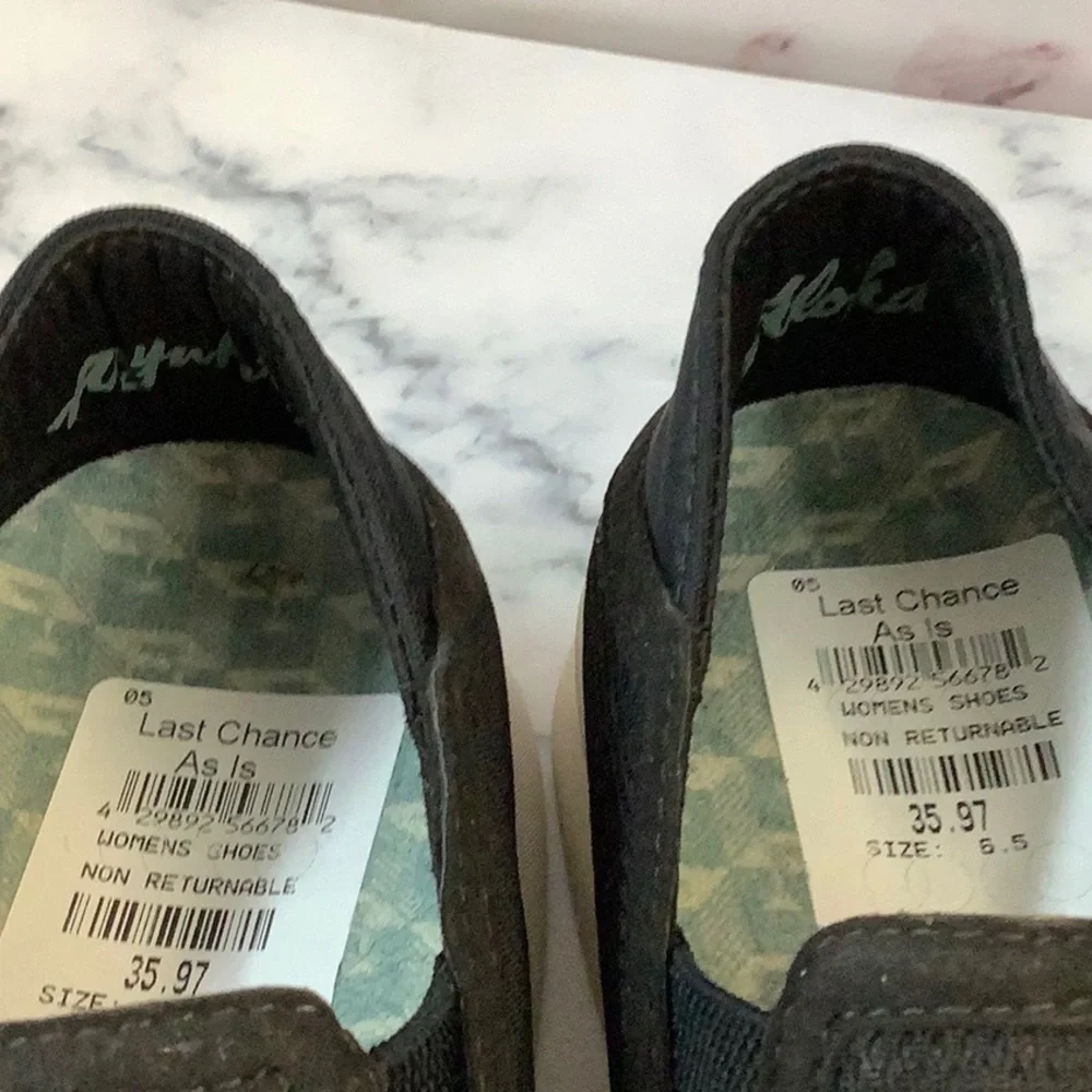 New Olukai (Olu = comfort, Kai = Ocean) Women's Slip-on shoe in Black Size 6.5